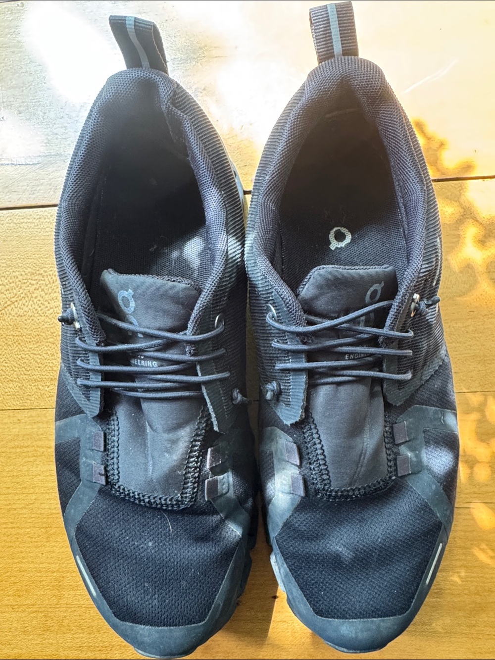 On Running woman’s Cloud Sneakers in Black